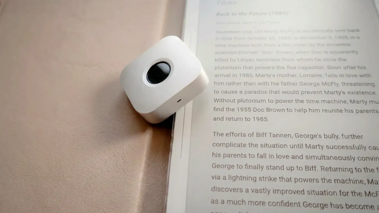 immurok IK-1 on a leather desk mat next to an e-reader